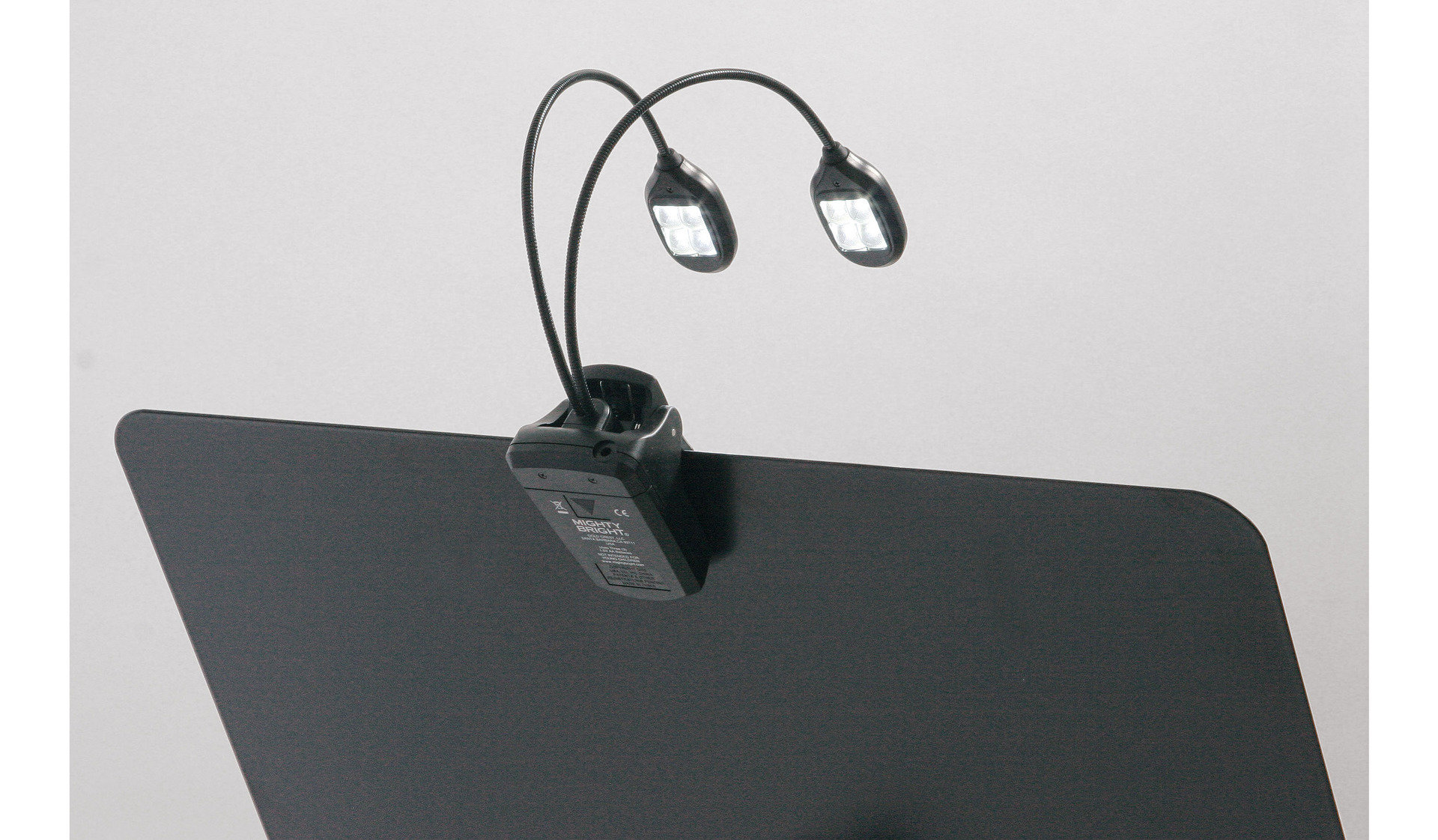 K&M 12270 "Twin Head" osvětlení notového pultu, včetně adaptéru a baterií