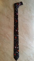 Kravata úzká polyester černá s motivem kytar