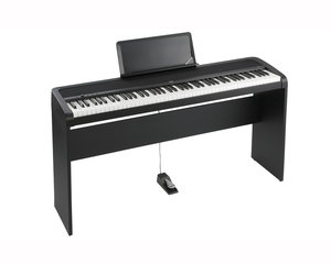 Piano Korg B1 in Aktion gesetzt mit Ständer Korg STB1